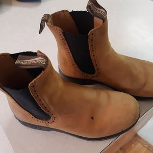 Blundstones